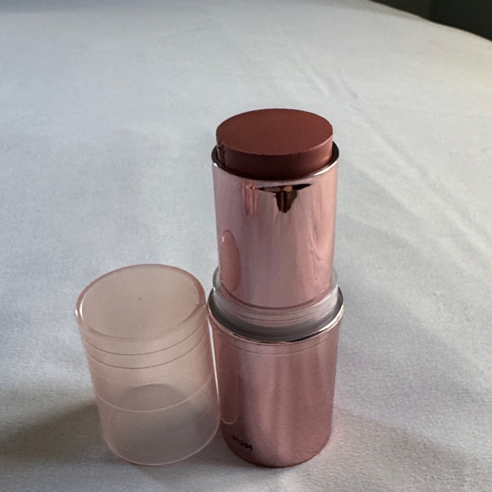 Josie Maran Argan Color Stick - Deliciousness Rosy-toned Terra cotta shade. - Picture 5 of 6